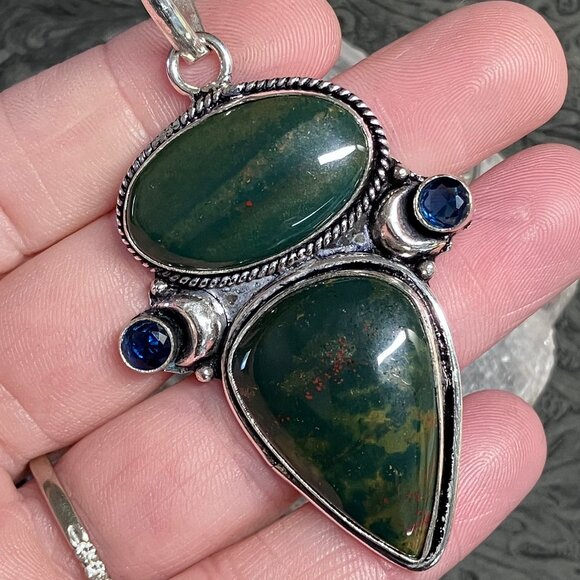 Heliotrope Bloodstone Crescent Moon Pendant Stone Crystal Jewelry - Picture 1 of 5